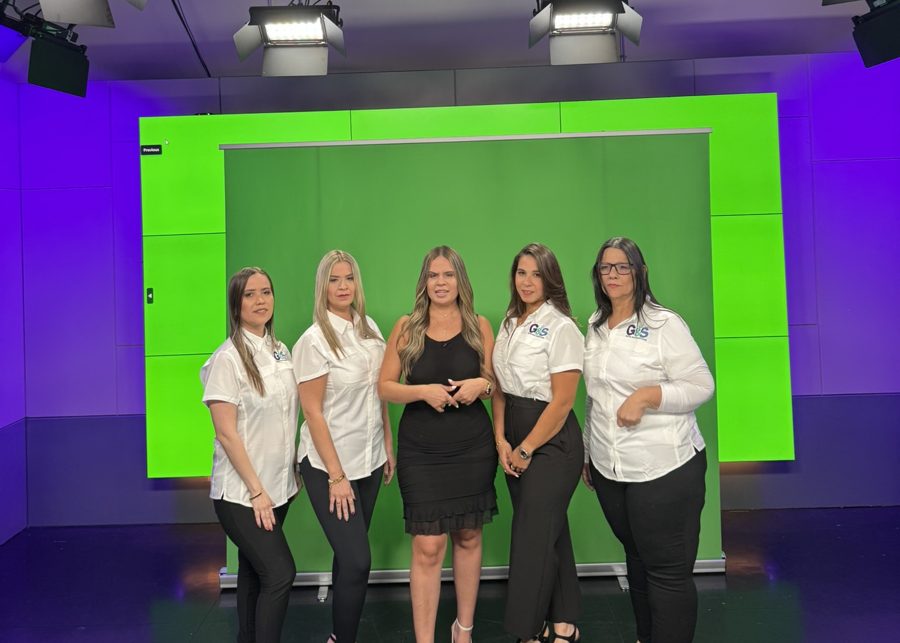 Equipo de GS Elite Multiservices en el set de televisión